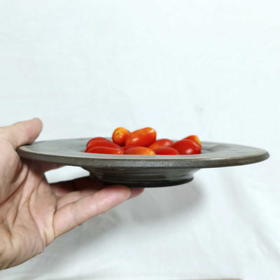 צלחת הגשה מיוחדת באפור ירקרק,  קוטר 22.5ס"מ