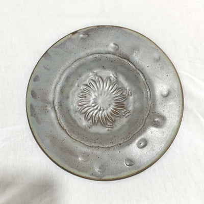 צלחת הגשה מיוחדת באפור ירקרק,  קוטר 22.5ס"מ