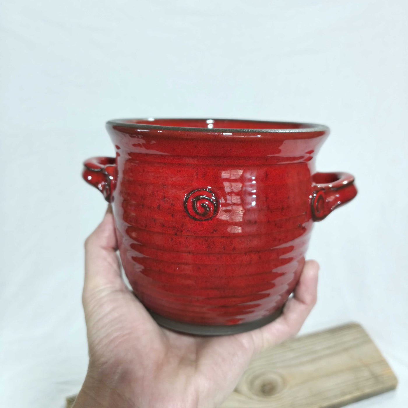 כלי למברשות שיער או לעציץ