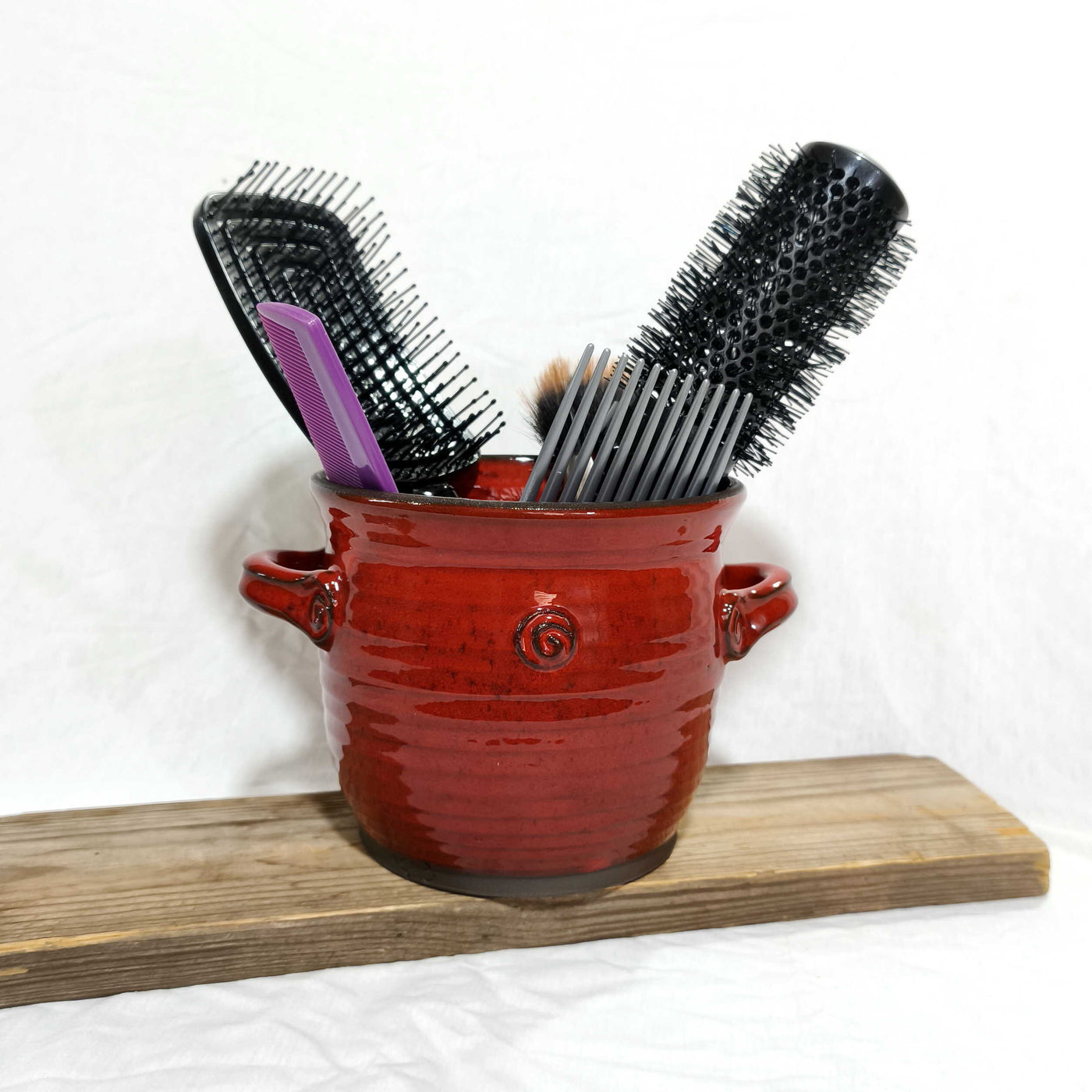 כלי למברשות שיער או לעציץ