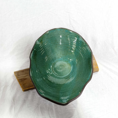 קערת קרמיקה אובלית מסולסלת בכחול