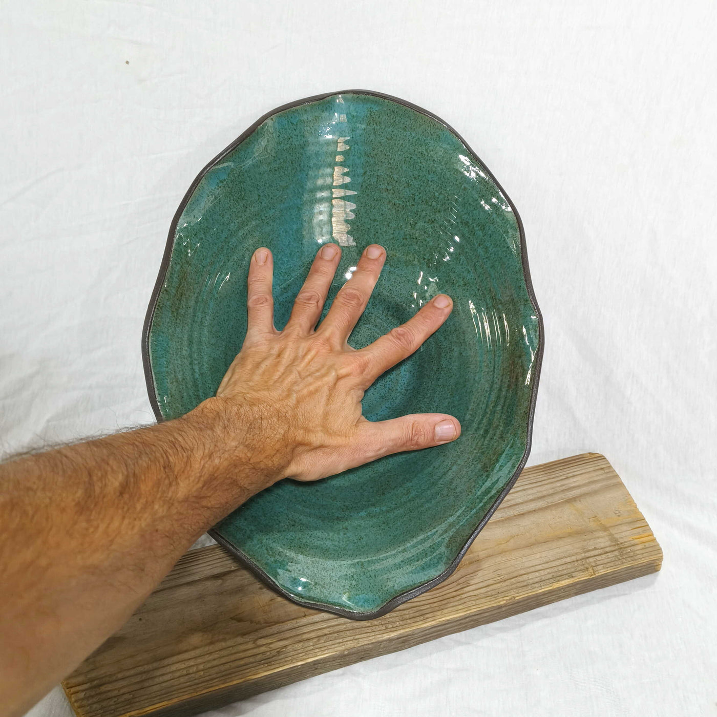 קערת קרמיקה אובלית מסולסלת בכחול