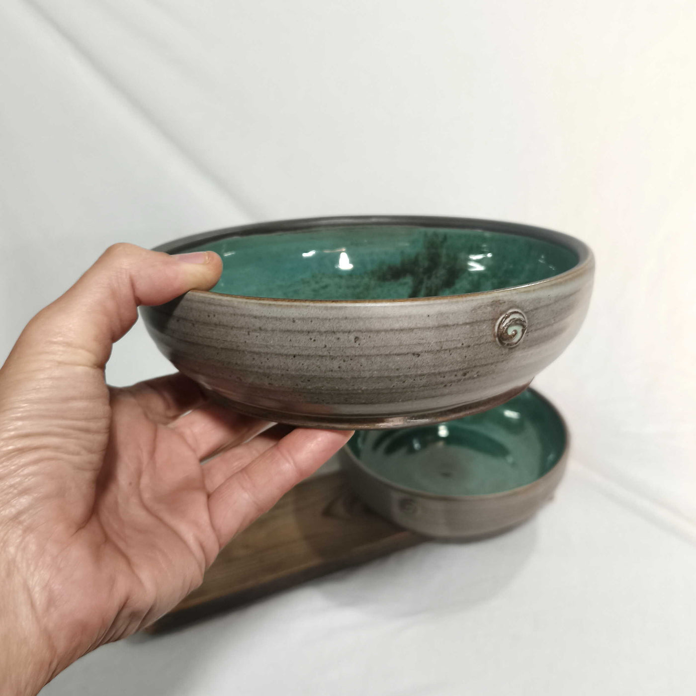 קערית הגשה שטוחה, בטורקיז ים ואפור,  קוטר 19.5 ס"מ