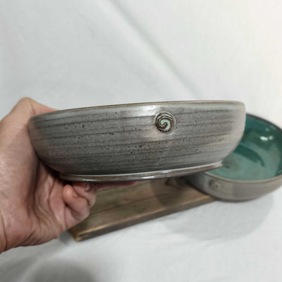 קערית הגשה שטוחה, בטורקיז ים ואפור,  קוטר 19.5 ס"מ