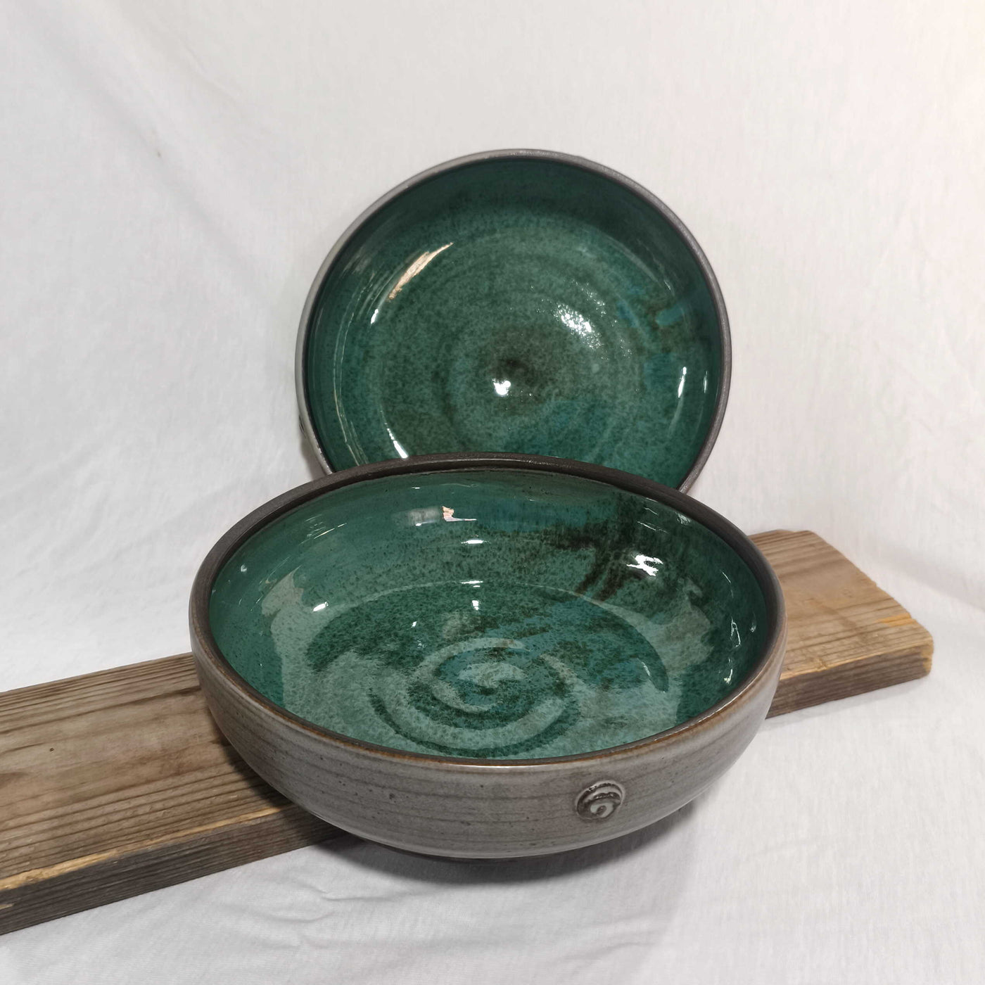 קערית הגשה שטוחה, בטורקיז ים ואפור,  קוטר 19.5 ס"מ