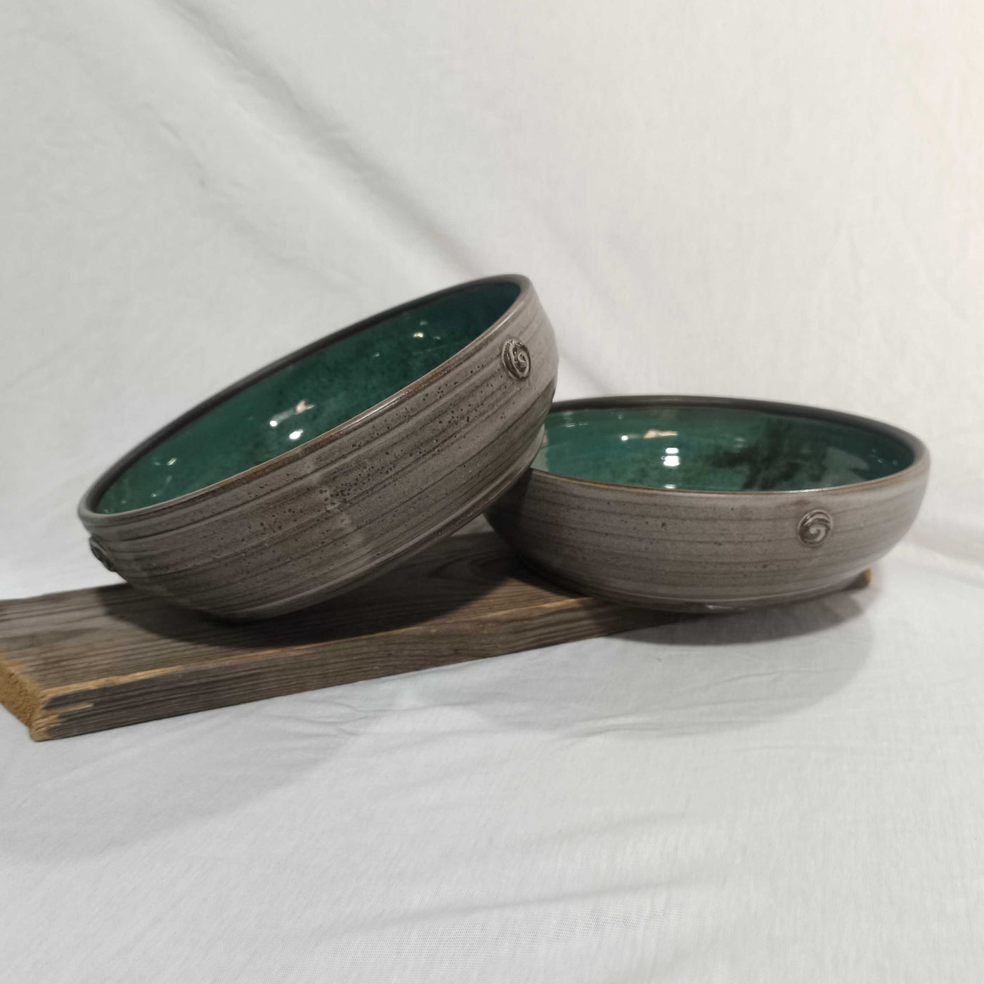 קערית הגשה שטוחה, בטורקיז ים ואפור,  קוטר 19.5 ס"מ