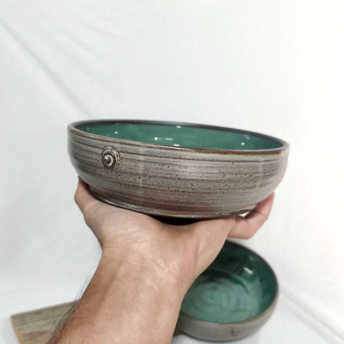 קערית הגשה שטוחה, בטורקיז ים ואפור,  קוטר 19.5 ס"מ