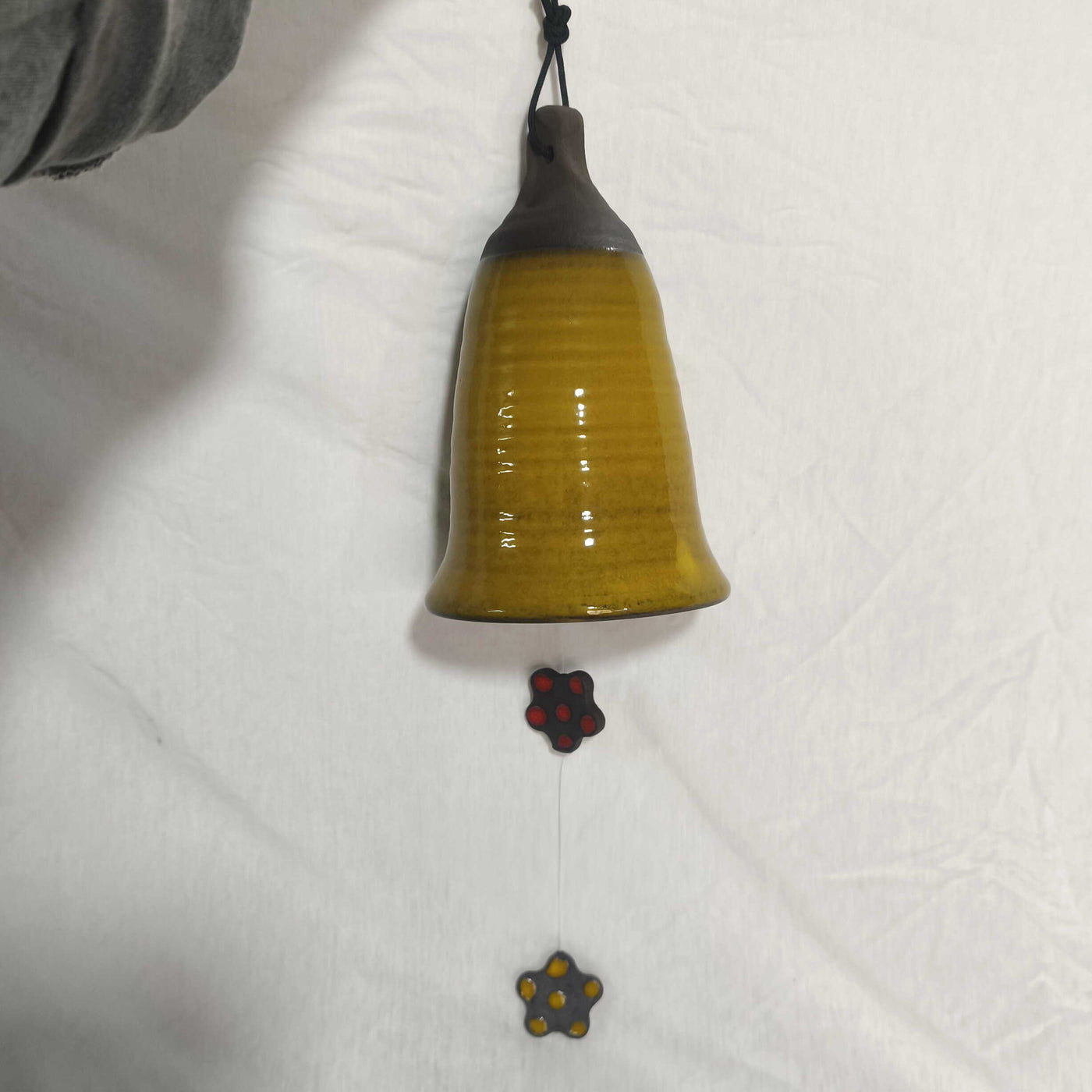 פעמון רוח צהוב חרדלי