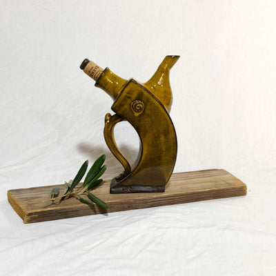 קומקומון רבוע נטוי בגוון חרדלי מעושן