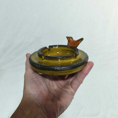 מאפרה עגולה צהובה  עם ציפור