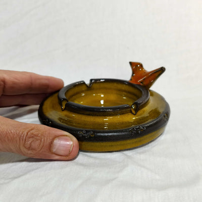 מאפרה עגולה צהובה  עם ציפור