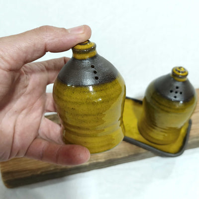 סט מלח פלפל על מגשון, חרדל