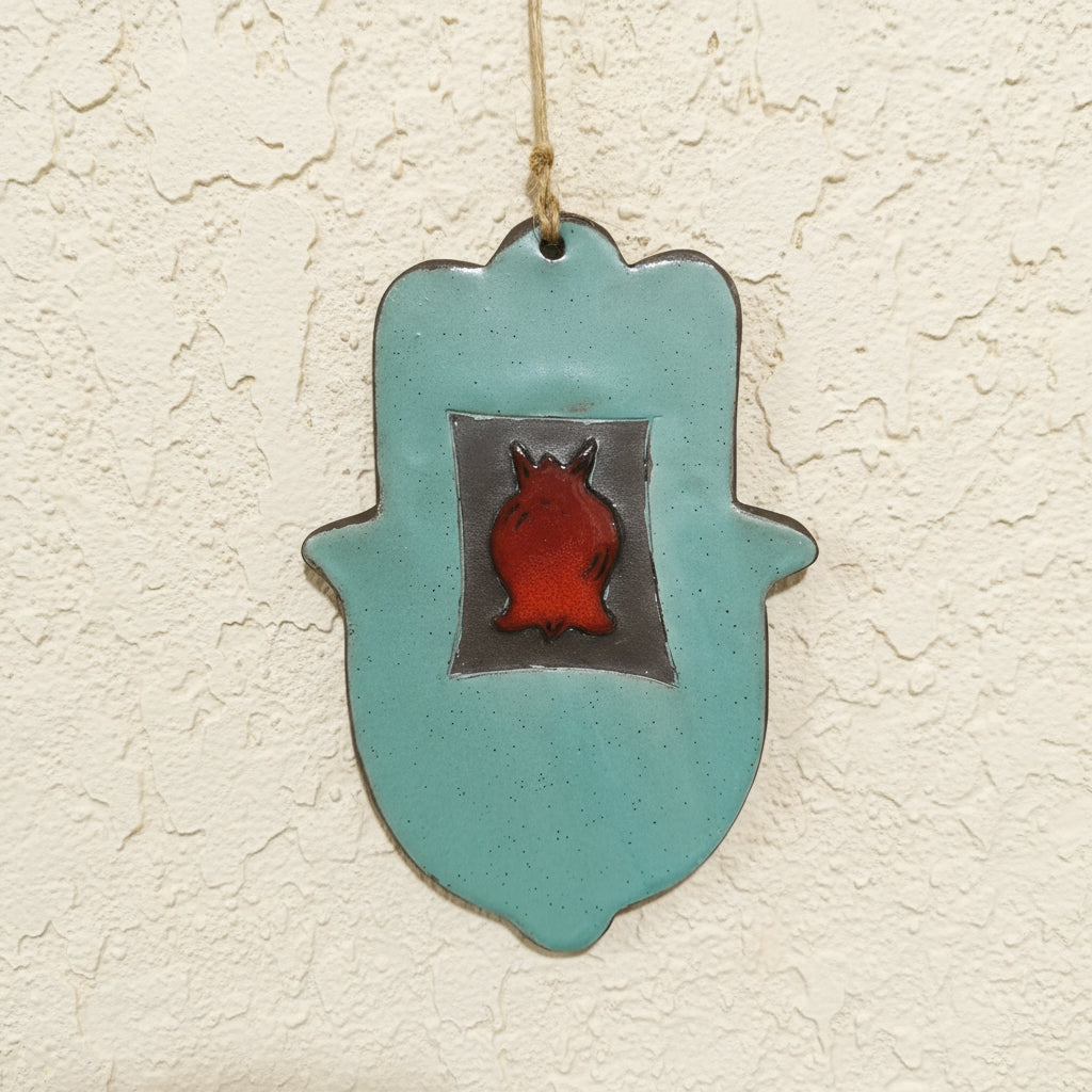 חמסה בטורקיז מט עם תבליט רימון באדום