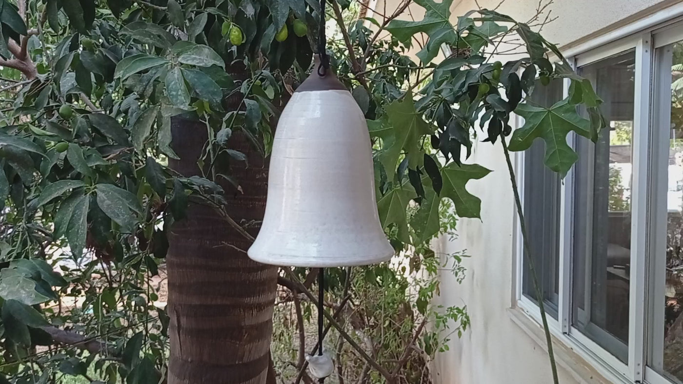 פעמון רוח ענק בשמנת בהיר/28 ס"מ