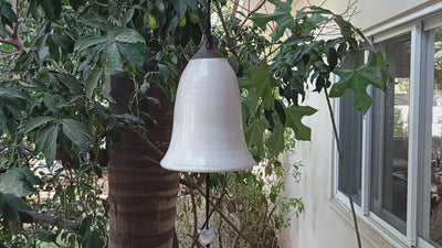 פעמון רוח ענק בשמנת בהיר/28 ס"מ
