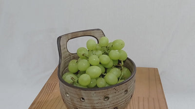 מסננת עם ידית עליונה בקרם מט