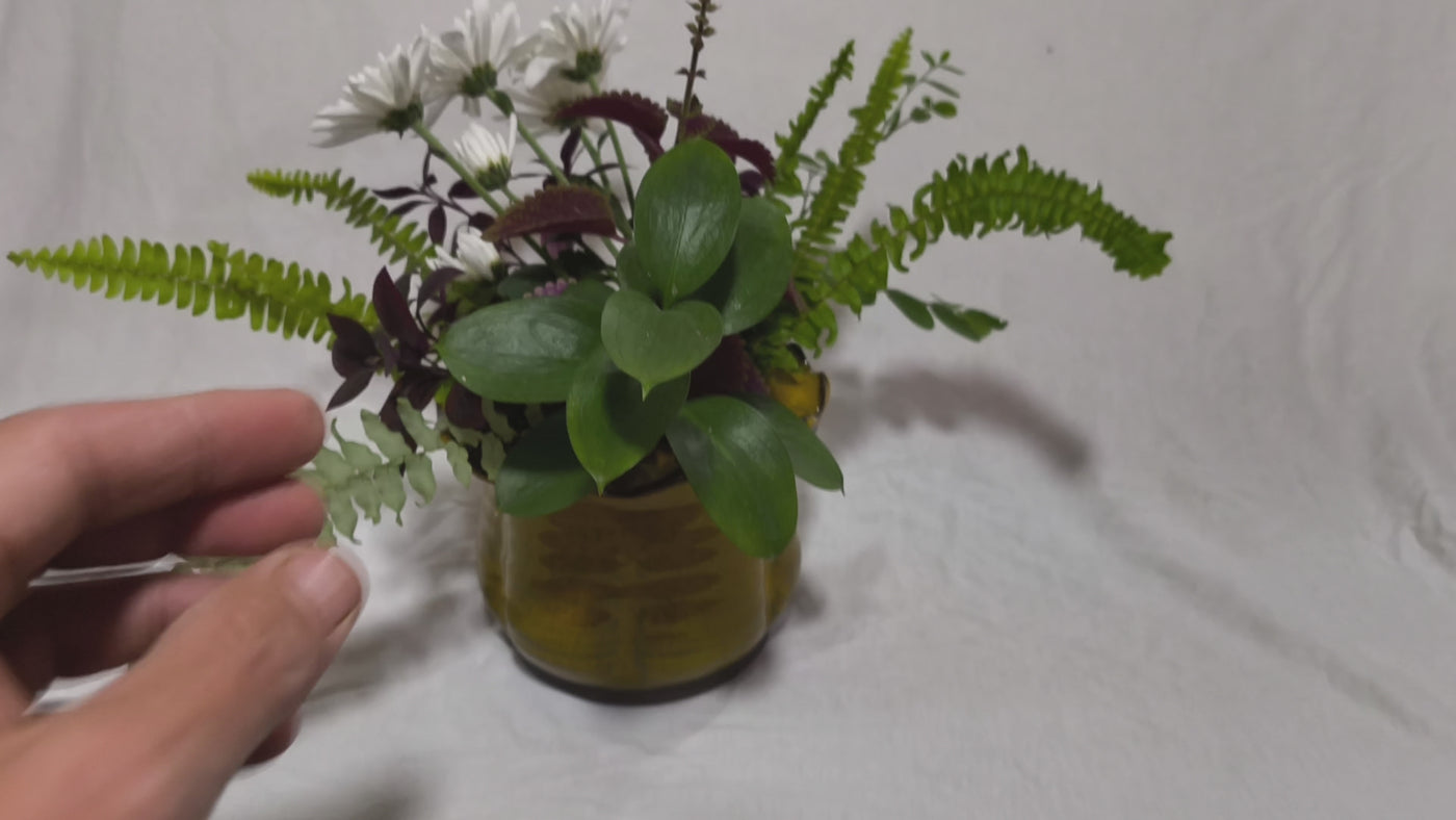 אגרטל מיוחד עם חורים לפרחים