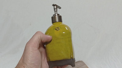 בקבוק רבוע לסבון נוזלי בצהוב