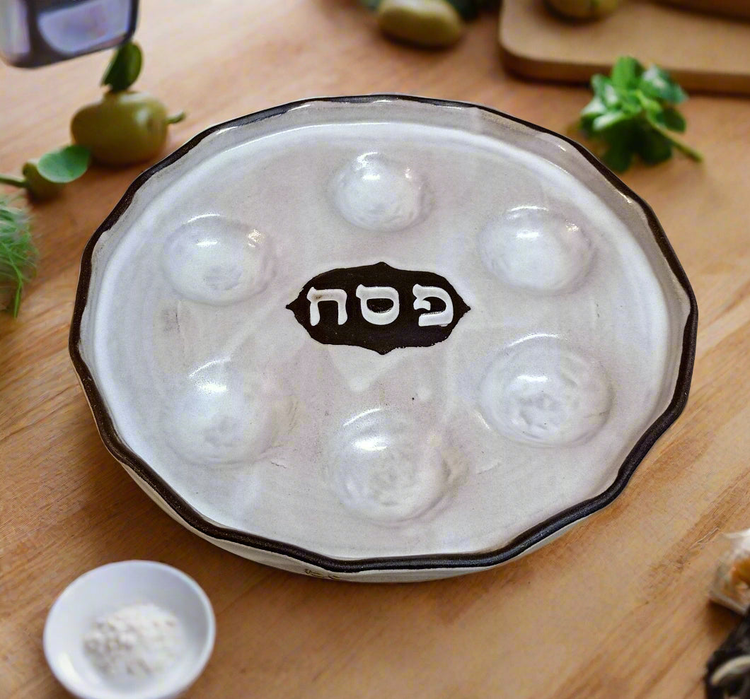 צלחת פסח בשמנת עם שקעים/ קערת סדר