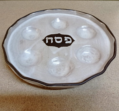 צלחת פסח בשמנת עם שקעים/ קערת סדר