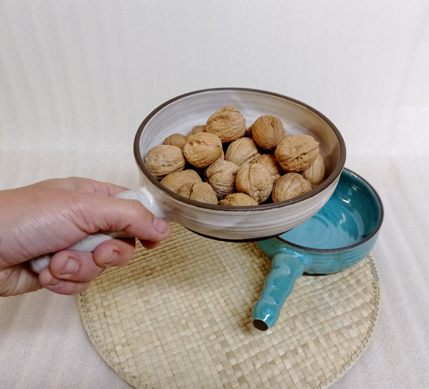קערית הגשה, קערית אפיה  עם ידית בשמנת/או כחול , מחבת,