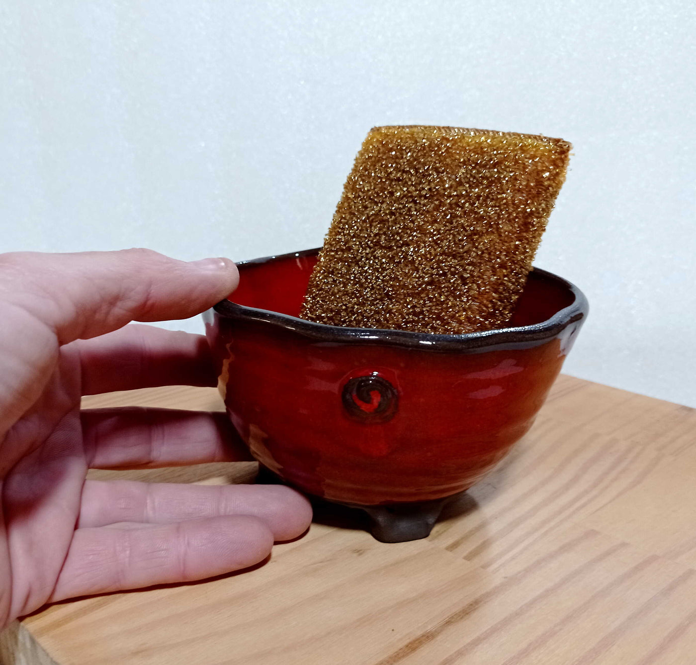 כלי לספוגית באדום ,ספוגית כלים