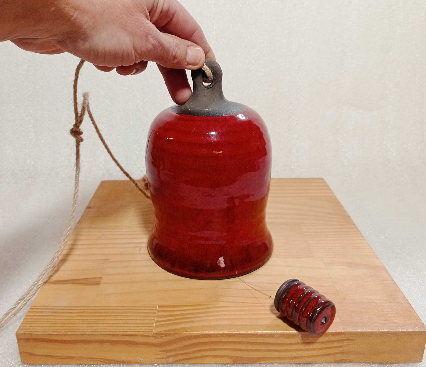 פעמון רוח גדול, אדום,