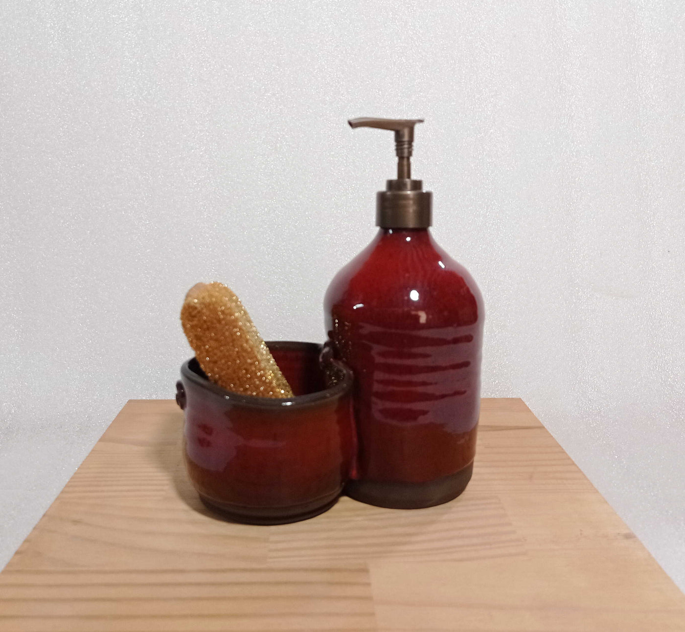 כלי לסבון כלים נוזלי  עם קערית לספוגית, באדום