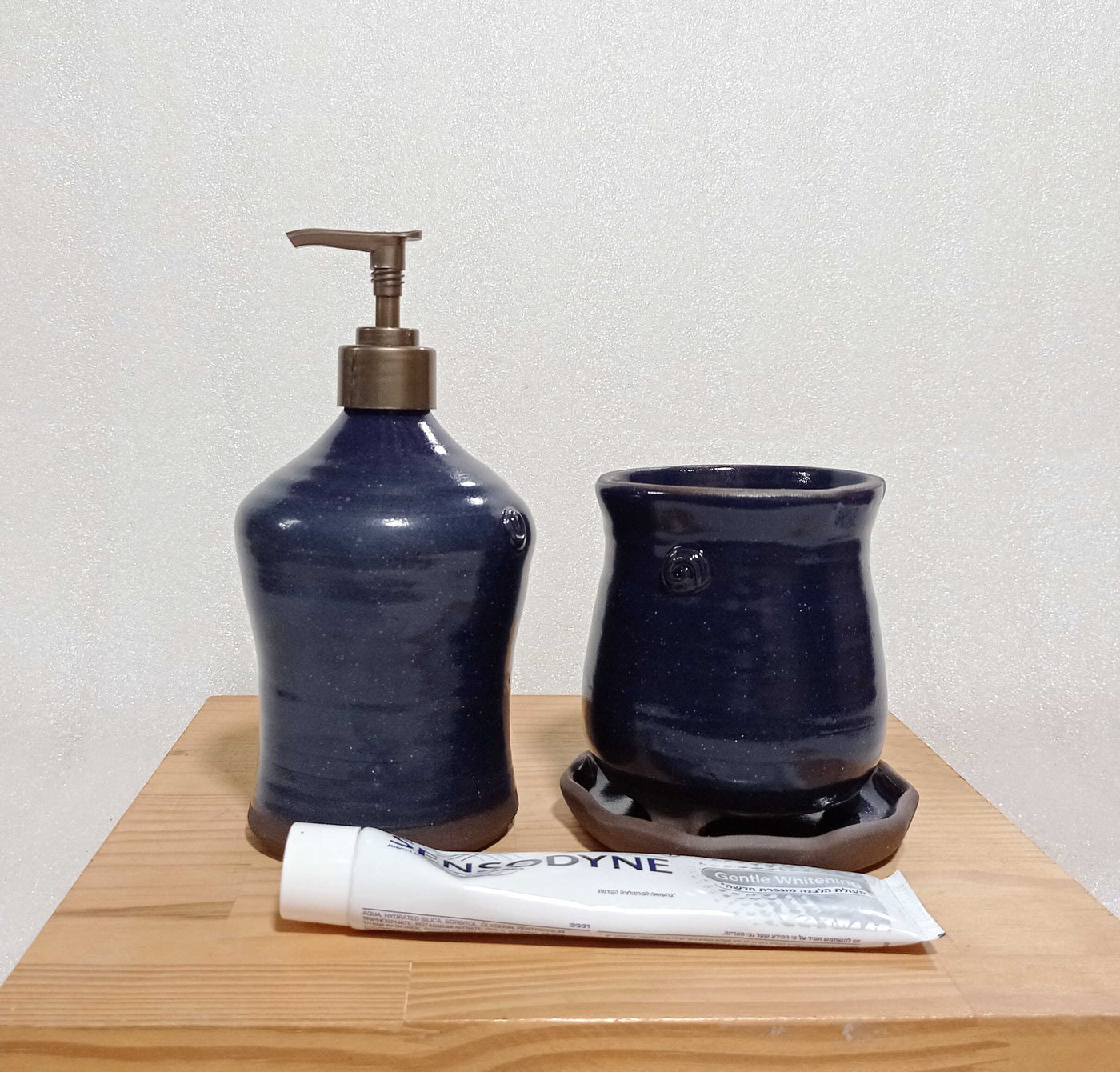 סט לחדר אמבטיה כחול כהה