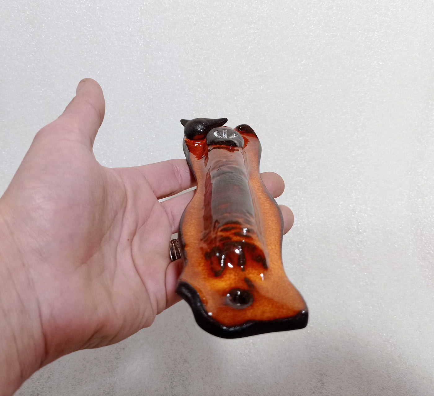 בית מזוזה כתום עם ציפור