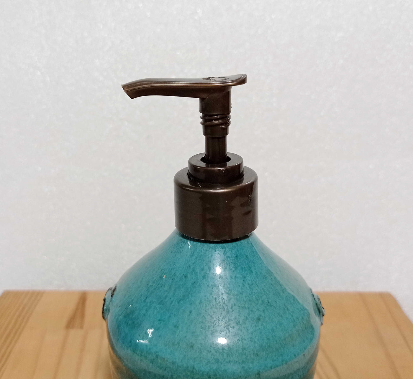 בקבוק לסבון נוזלי בכחול ירקרק